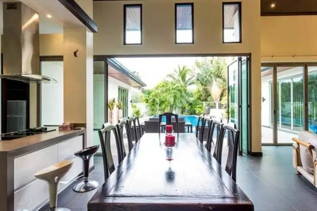 Luxury 4 Bedrooms Private Pool Villa, Garden View