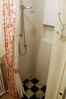 Comfort Oda, 1 Büyük (Queen) Boy Yatak, Sigara İçilmez, Avlu Manzaralı