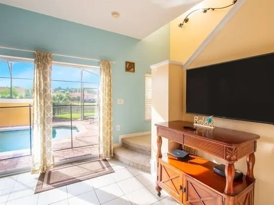 Ev (Private Screened Splash Pool Overlook)