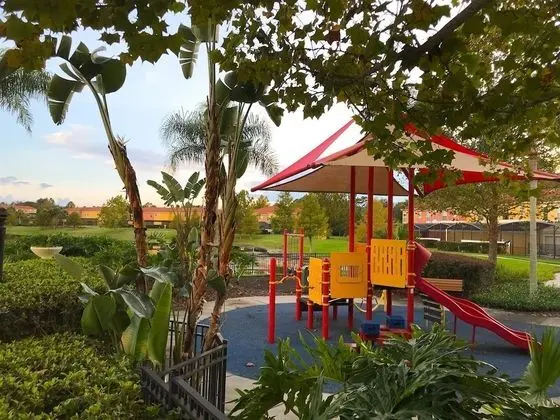 Ev (Private Screened Splash Pool Overlook)