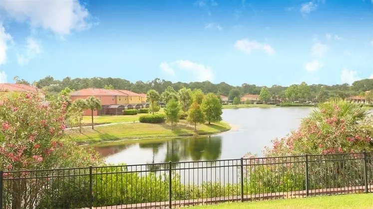 Ev (Private Screened Splash Pool Overlook)