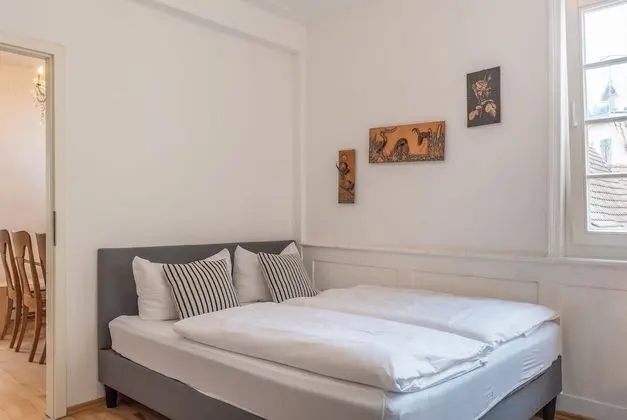 Tek Büyük Yataklı Oda, Ortak Banyo (Zimmer 1)