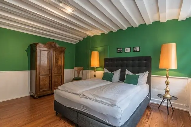 Tek Büyük Yataklı Oda, Ortak Banyo (Zimmer 2)