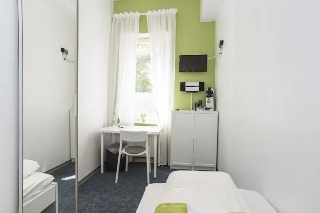 Tek Kişilik Oda, Ortak Banyo (London)