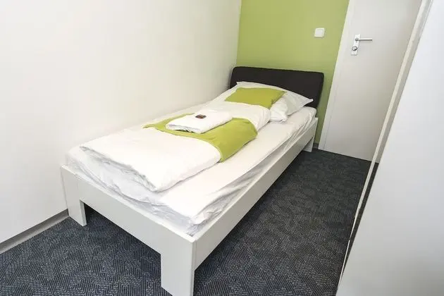 Tek Kişilik Oda, Ortak Banyo (London)