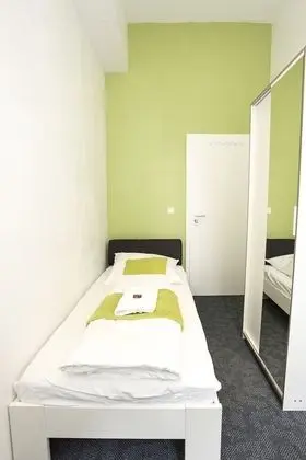 Tek Kişilik Oda, Ortak Banyo (London)
