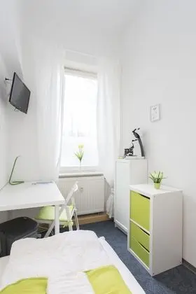 Tek Kişilik Oda, Ortak Banyo (Paris)