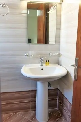 Üç Kişilik Oda
