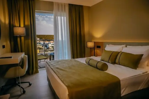 Standart Kara Manzaralı Oda