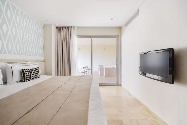 Superior Aluxes with Whirlpool bath