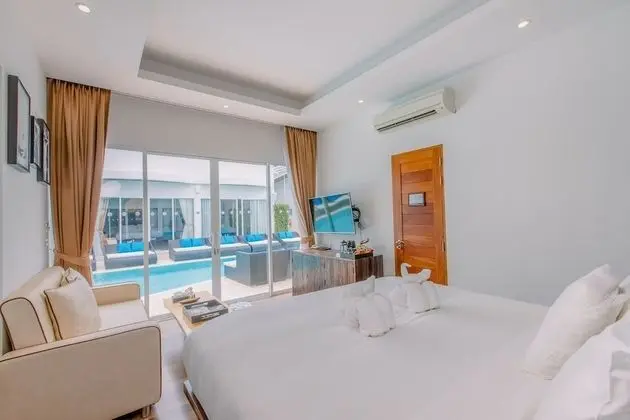 Deluxe Pool Access