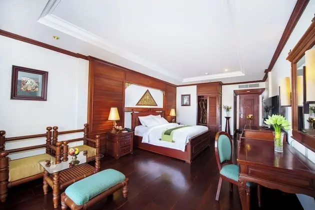 Sunset Landmark King Package - Round Trip Airport Transfers