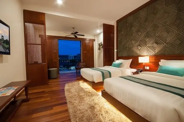 Landmark Twin Room