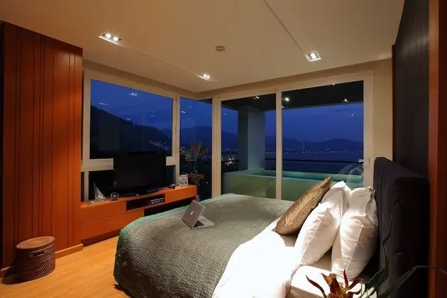 3 Bedroom Apartment with Sea View and Plunge Pool
