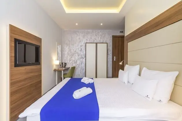 Special Offer - Double or Twin Room with Round Airport Transfer