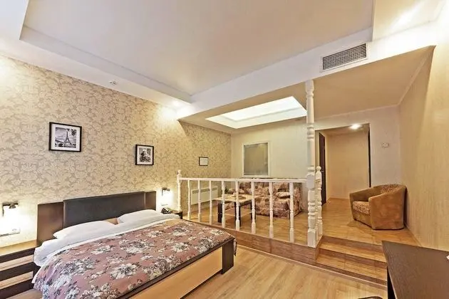 Luxury Oda