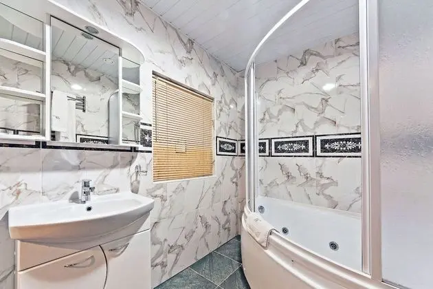 Luxury Oda