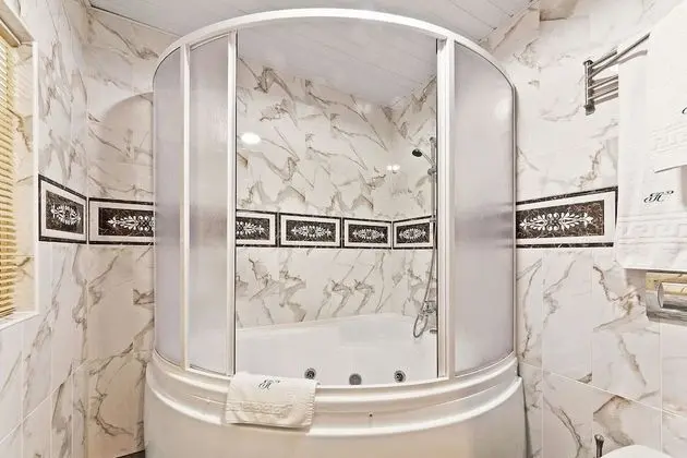 Luxury Oda