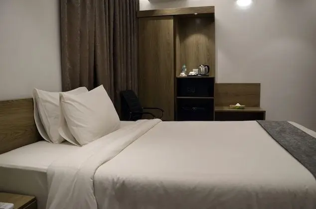 Deluxe Queen Room