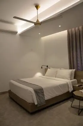 Deluxe Queen Room