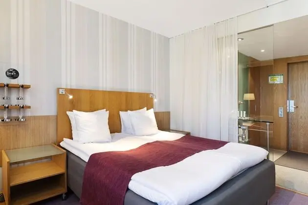 Standard Queen Room