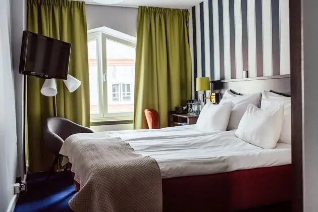 Standard Queen Room