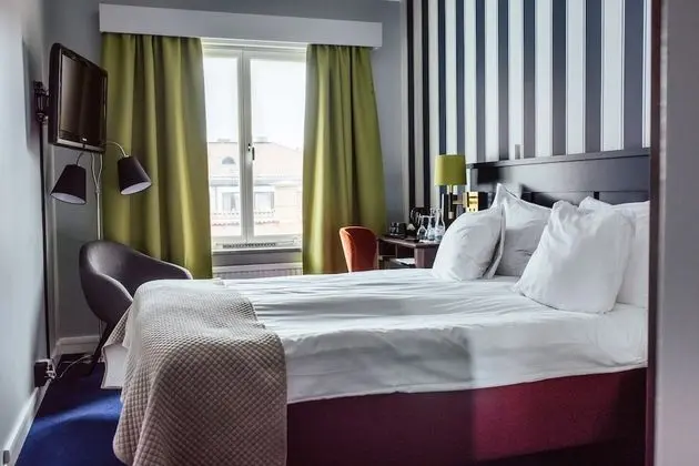 Standard Queen Room