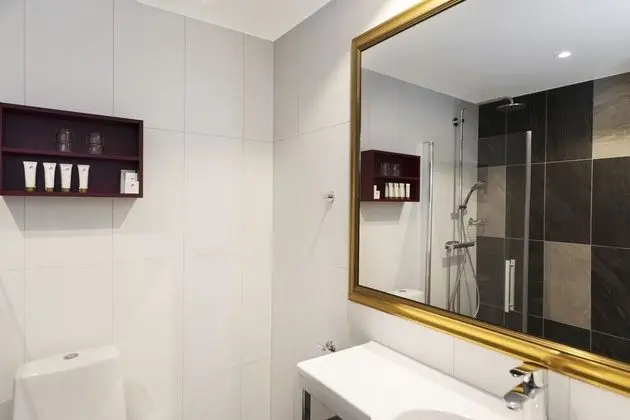 Standard Queen Room