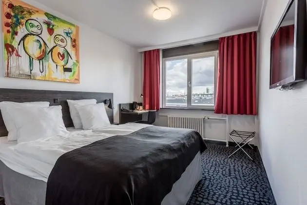Standard Queen Room
