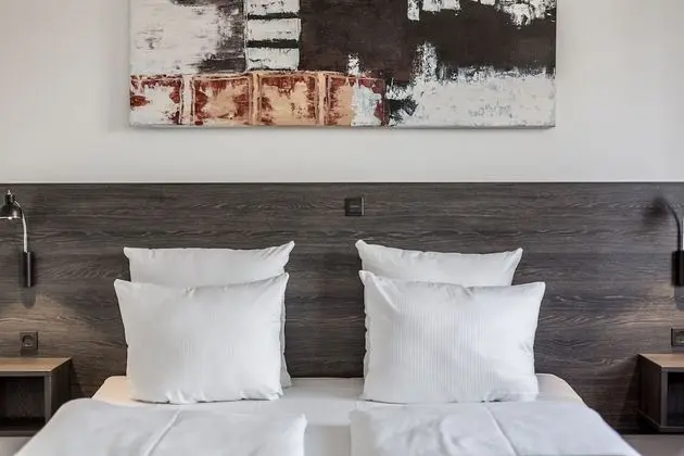 Standard Queen Room