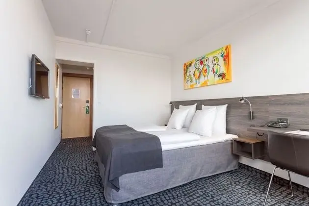 Standard Queen Room