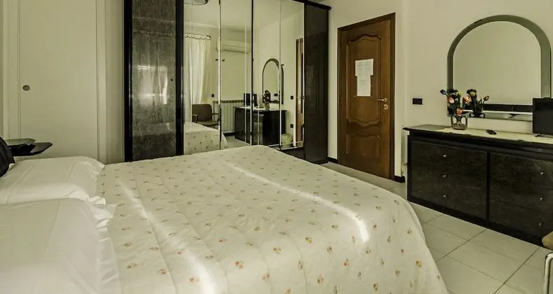 Deluxe Tek Büyük Yataklı Oda, 1 Yatak Odası, Balkon, Kısmi Deniz Manzaralı