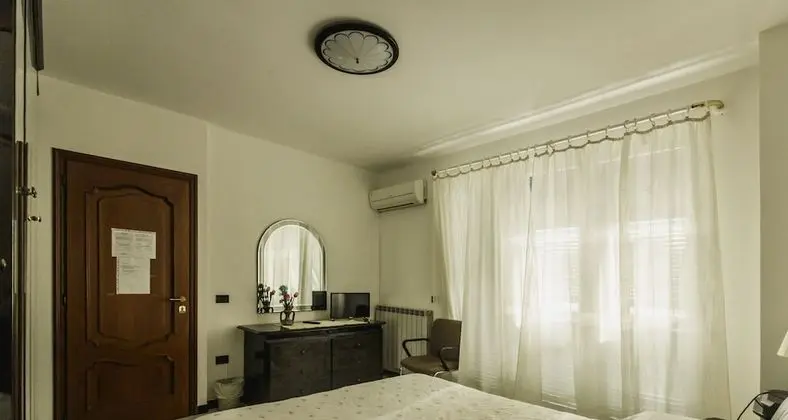 Deluxe Tek Büyük Yataklı Oda, 1 Yatak Odası, Balkon, Kısmi Deniz Manzaralı