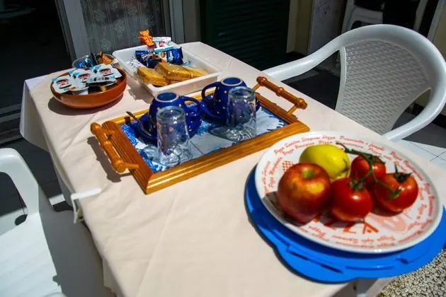 Deluxe Tek Büyük Yataklı Oda, 1 Yatak Odası, Balkon, Kısmi Deniz Manzaralı