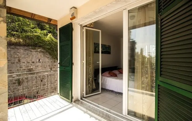 Deluxe Tek Büyük Yataklı Oda, 1 Yatak Odası, Balkon, Kısmi Deniz Manzaralı