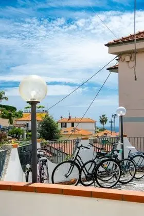 Deluxe Tek Büyük Yataklı Oda, 1 Yatak Odası, Balkon, Kısmi Deniz Manzaralı