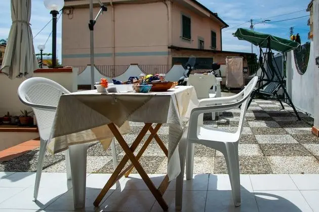 Deluxe Tek Büyük Yataklı Oda, 1 Yatak Odası, Balkon, Kısmi Deniz Manzaralı