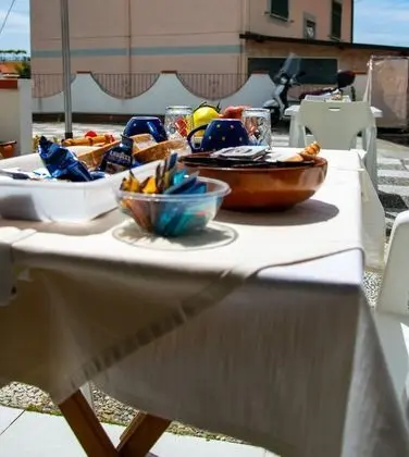 Deluxe Tek Büyük Yataklı Oda, 1 Yatak Odası, Balkon, Kısmi Deniz Manzaralı