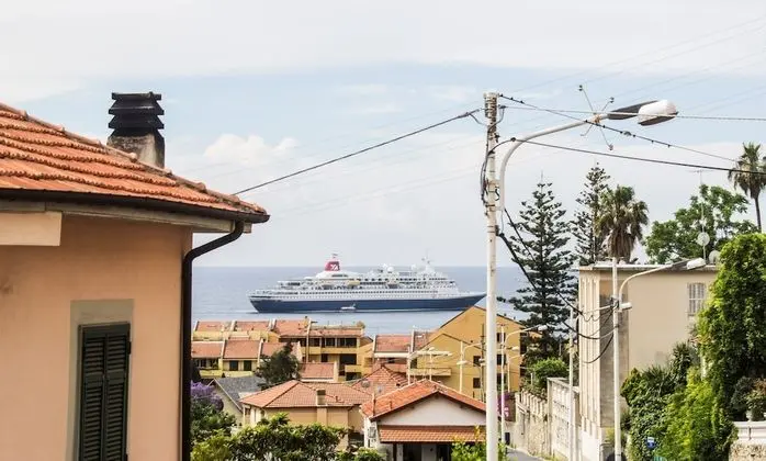 Deluxe Tek Büyük Yataklı Oda, 1 Yatak Odası, Balkon, Kısmi Deniz Manzaralı