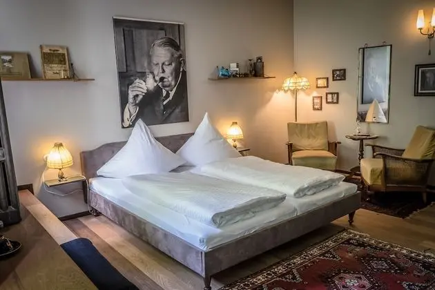 Tek Büyük Yataklı Oda (Kanzleramt)