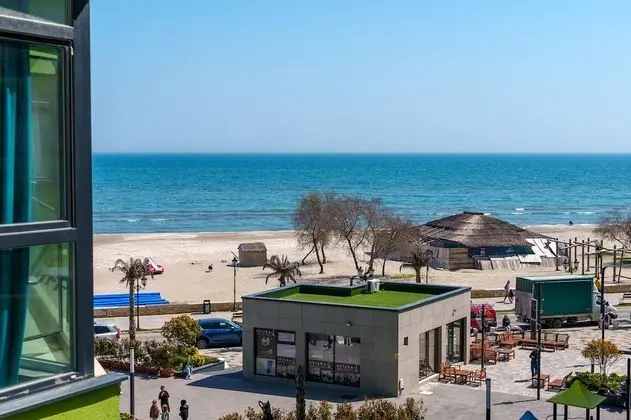 SENATOR 1 ALEZZI BEACH