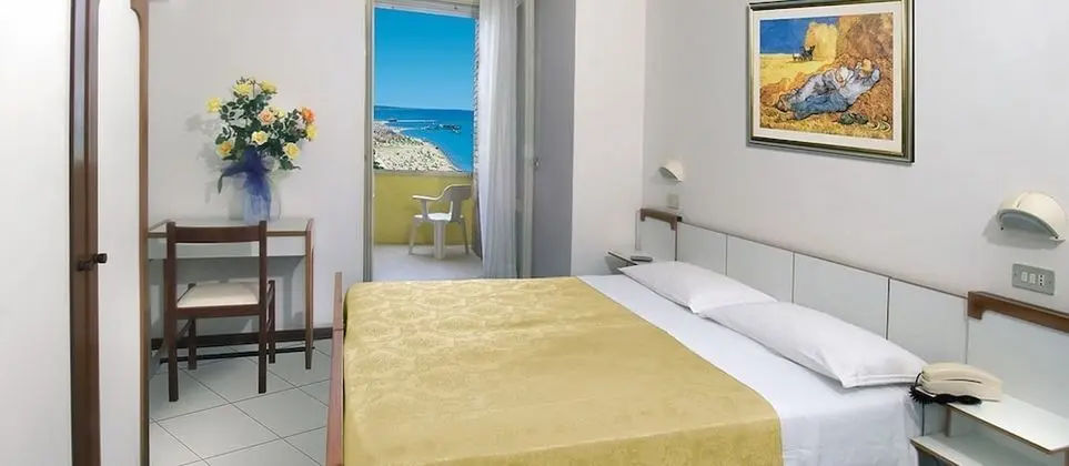 Tek Büyük veya İki Ayrı Yataklı Oda, Deniz Manzaralı