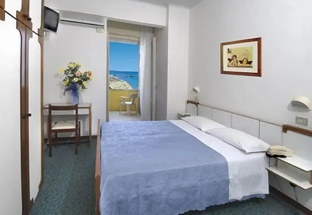 Tek Büyük veya İki Ayrı Yataklı Oda, Deniz Manzaralı