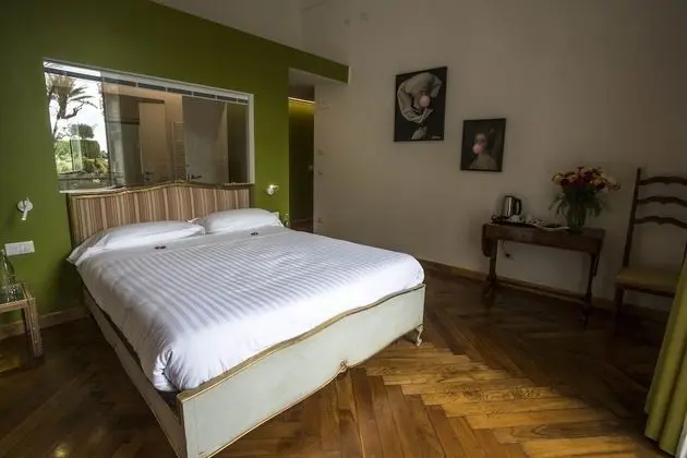 Deluxe Tek Büyük Yataklı Oda, Balkon, Kısmi Deniz Manzaralı