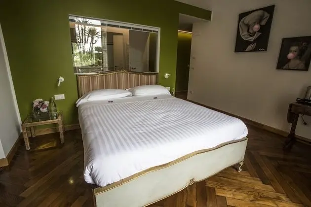 Deluxe Tek Büyük Yataklı Oda, Balkon, Kısmi Deniz Manzaralı
