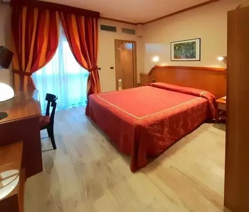 Classic Tek Büyük Yataklı Oda