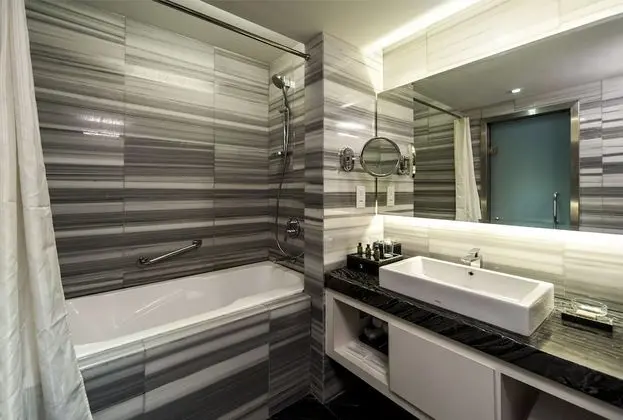 Promenade Deluxe with Club Lounge Access