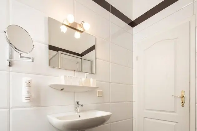 Tek Büyük Yataklı Oda, Balkon, Kısmi Deniz Manzarası