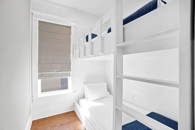 House, 3 Bedrooms (Blue Whale Bungalow)