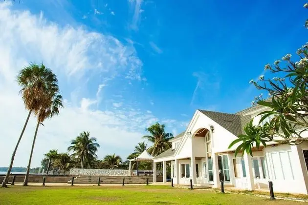 Five Bedrooms Villa
